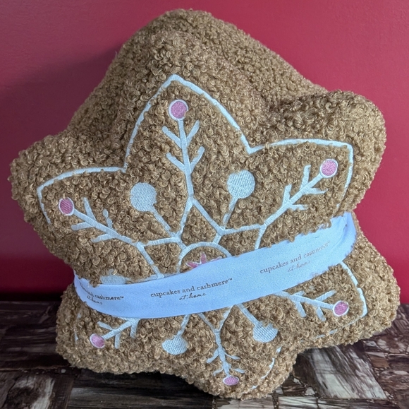 ❌SOLD❌Viral 🎥 Cupcakes & Cashmere 3 pk Christmas Gingerbread Pillows, Faux Fur - Picture 4 of 8